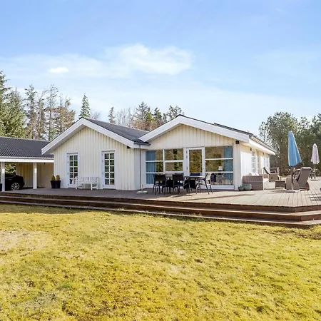 Toska - 3km From The Sea By Interhome