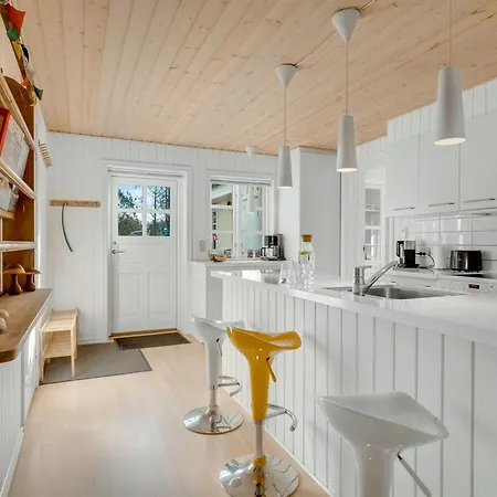 Semesterbostad Toska - 3km From The Sea By Interhome